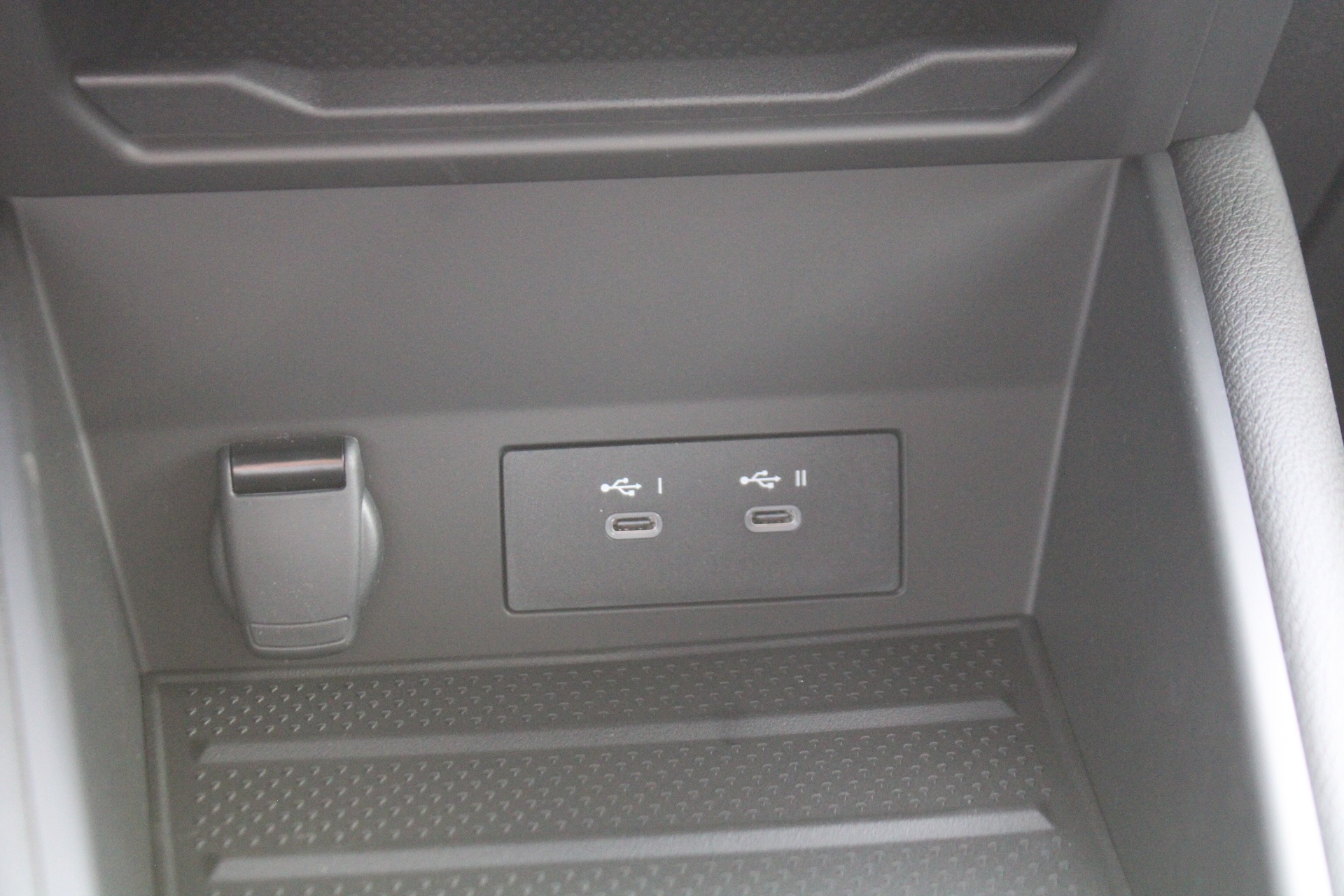 Mitsubishi Grandis Intense+ 1.8 HEV