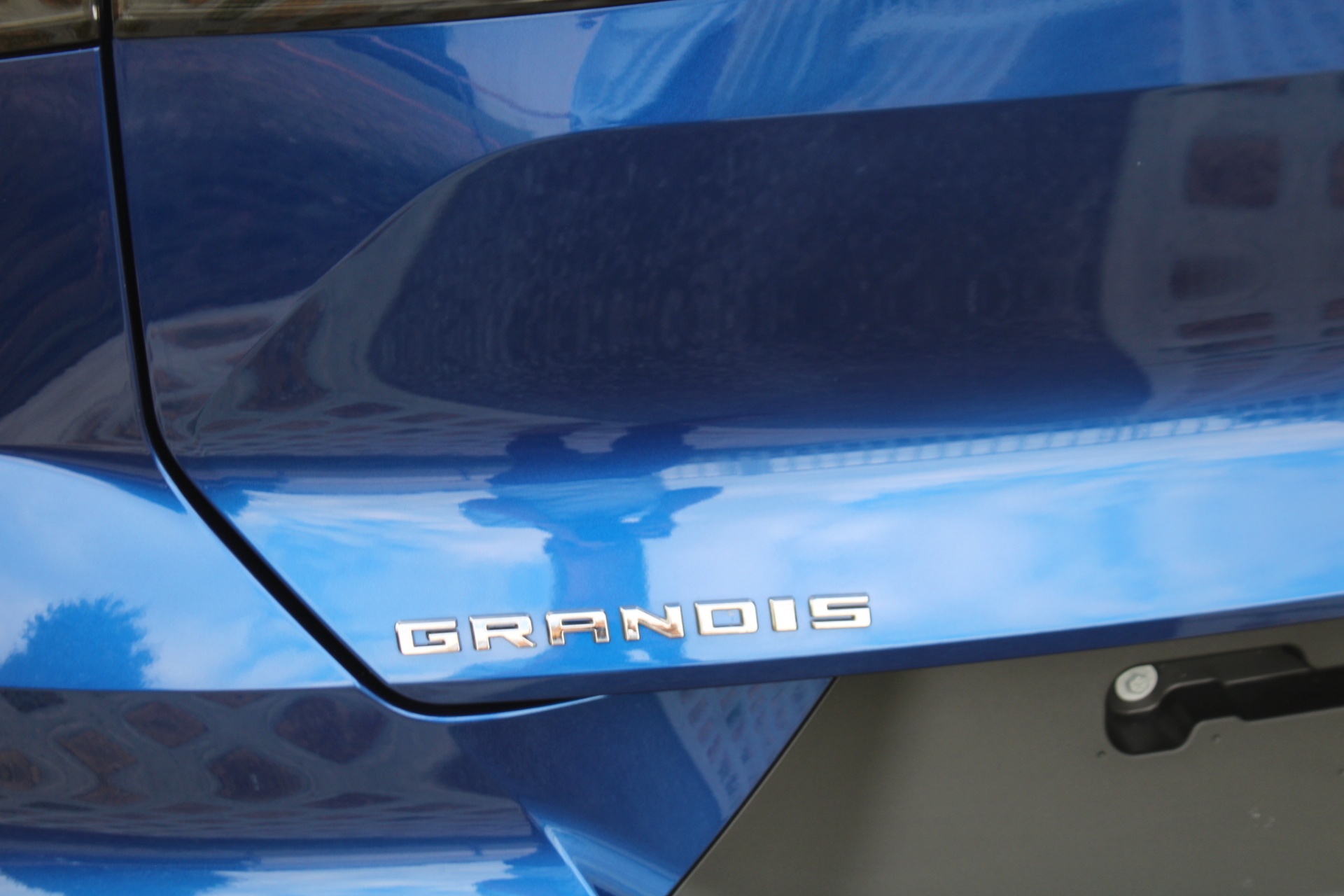 Mitsubishi Grandis Intense+ 1.8 HEV