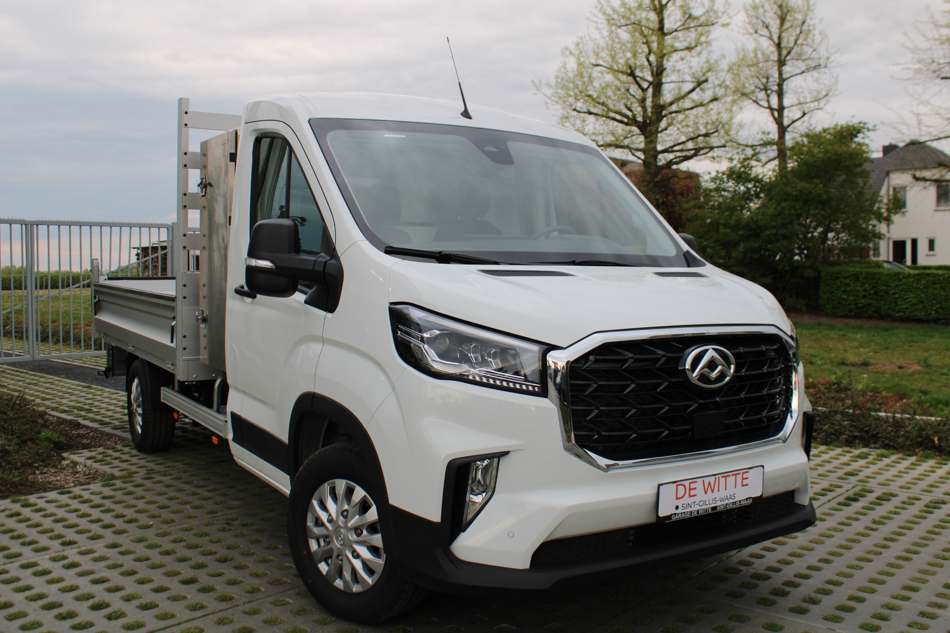 Maxus Deliver9 OPEN LAADBAK MET TOOLBOX L3H0 LUXURY RWD