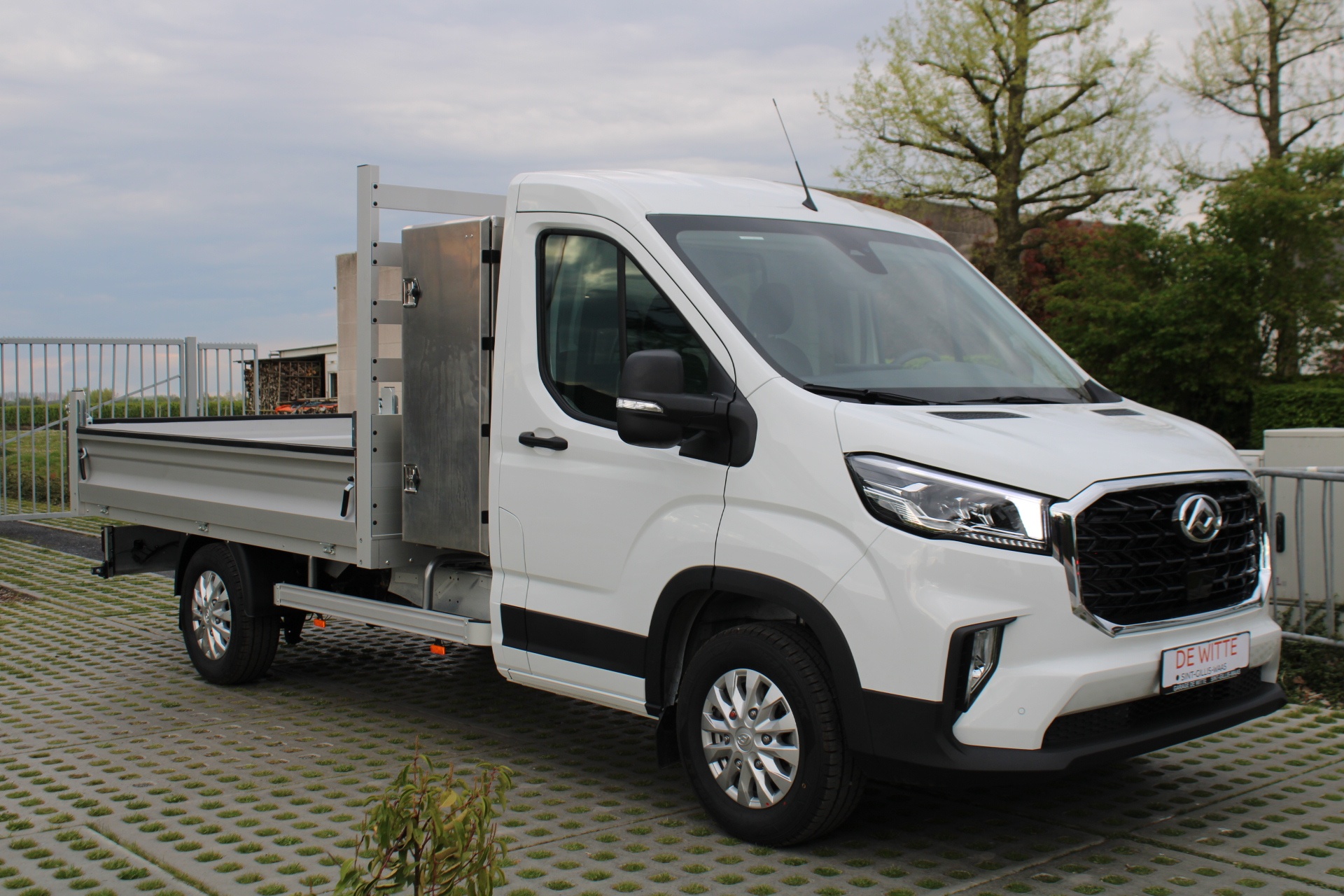 Maxus Deliver9 OPEN LAADBAK MET TOOLBOX L3H0 LUXURY RWD