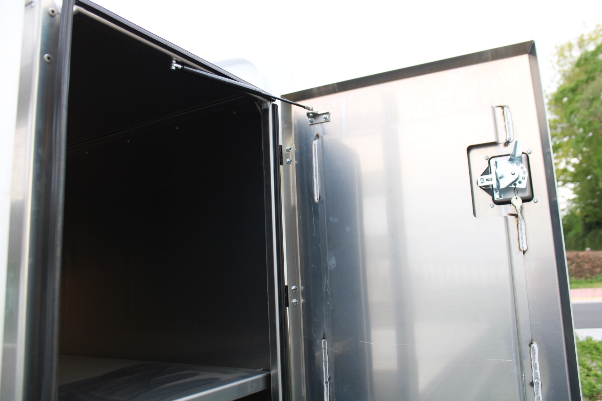 Maxus Deliver9 OPEN LAADBAK MET TOOLBOX L3H0 LUXURY RWD