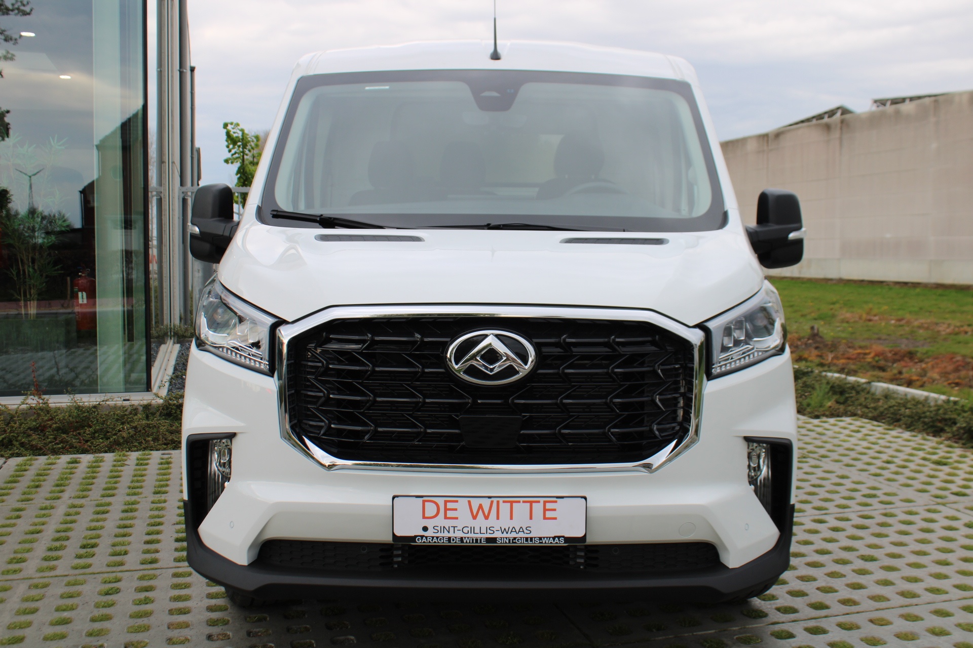 Maxus Deliver9 OPEN LAADBAK MET TOOLBOX L3H0 LUXURY RWD