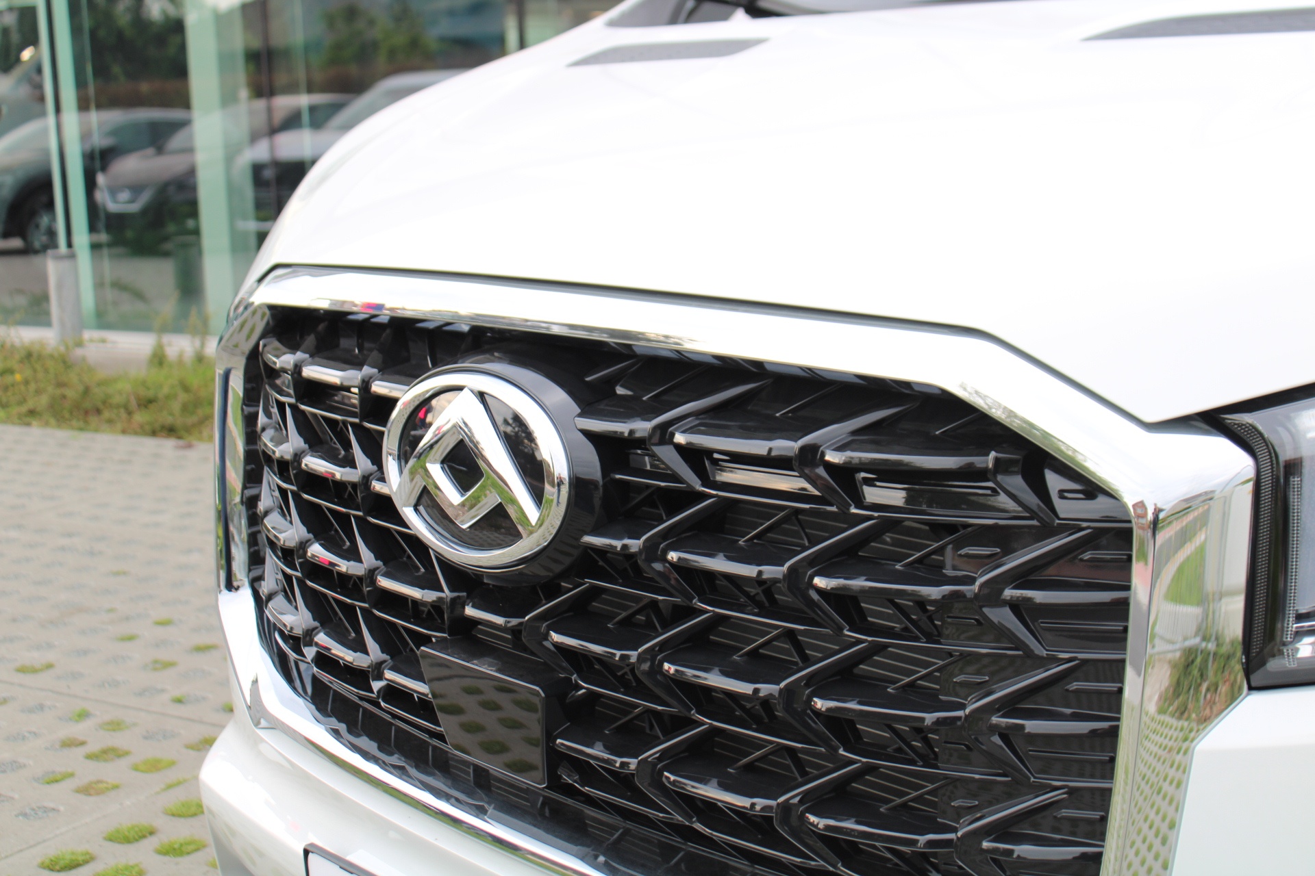 Maxus Deliver9 OPEN LAADBAK MET TOOLBOX L3H0 LUXURY RWD