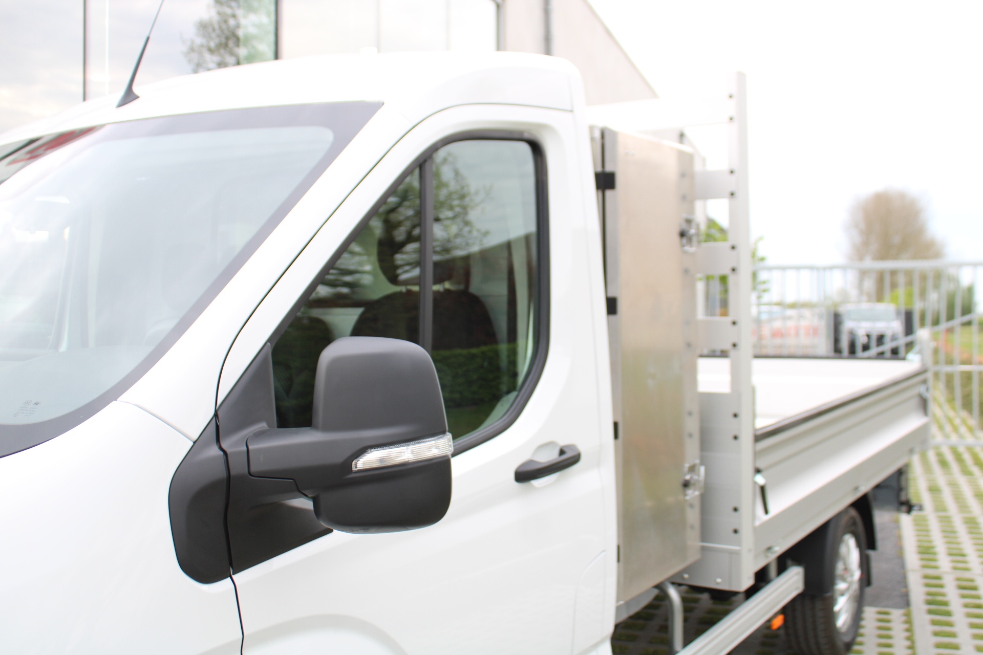Maxus Deliver9 OPEN LAADBAK MET TOOLBOX L3H0 LUXURY RWD