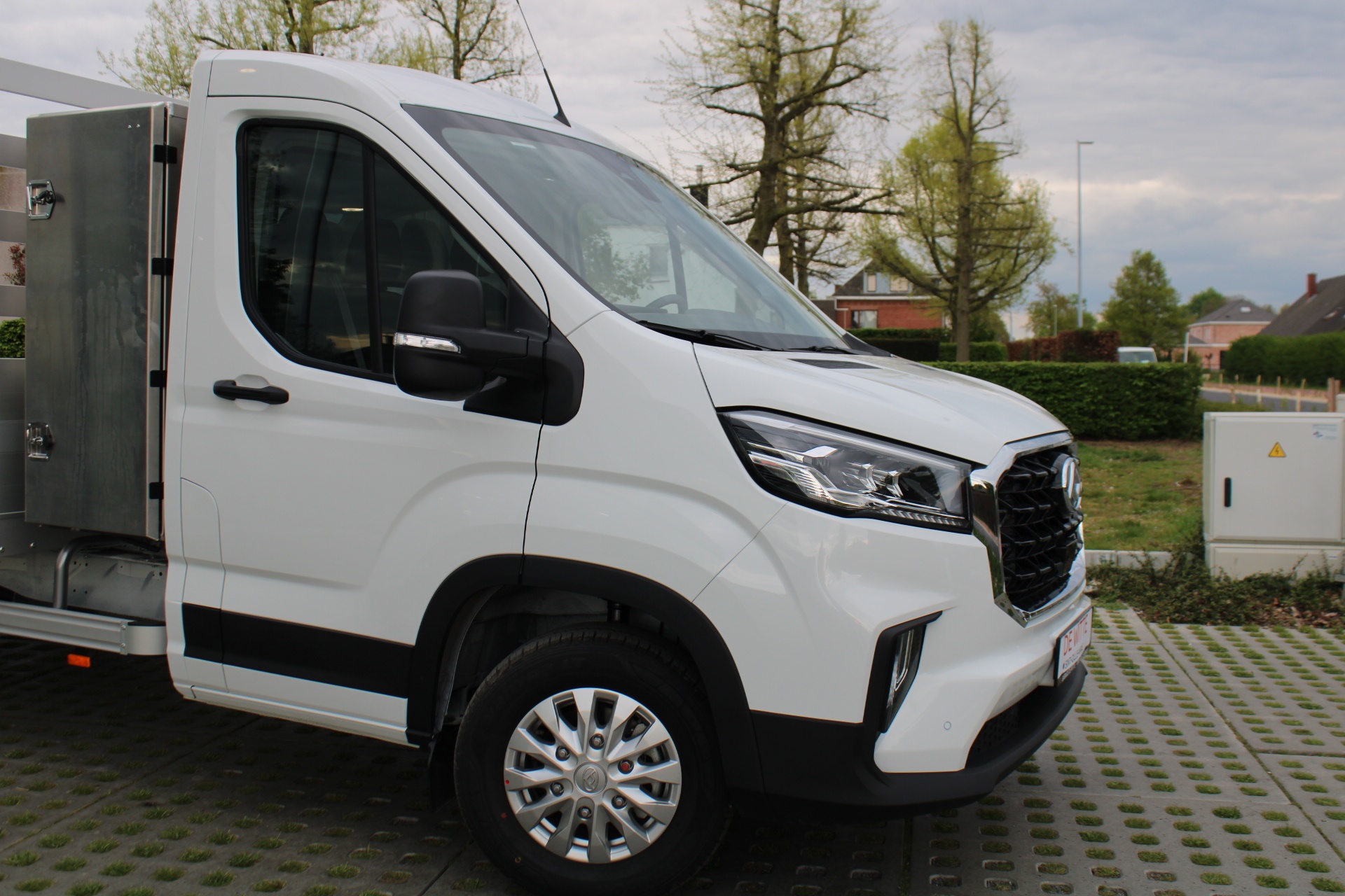 Maxus Deliver9 OPEN LAADBAK MET TOOLBOX L3H0 LUXURY RWD