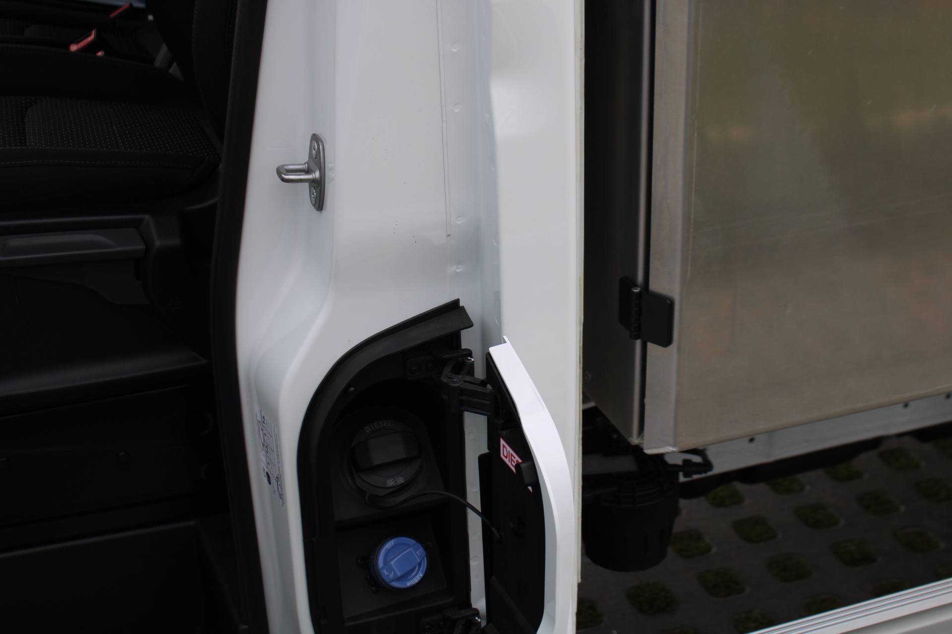 Maxus Deliver9 OPEN LAADBAK MET TOOLBOX L3H0 LUXURY RWD
