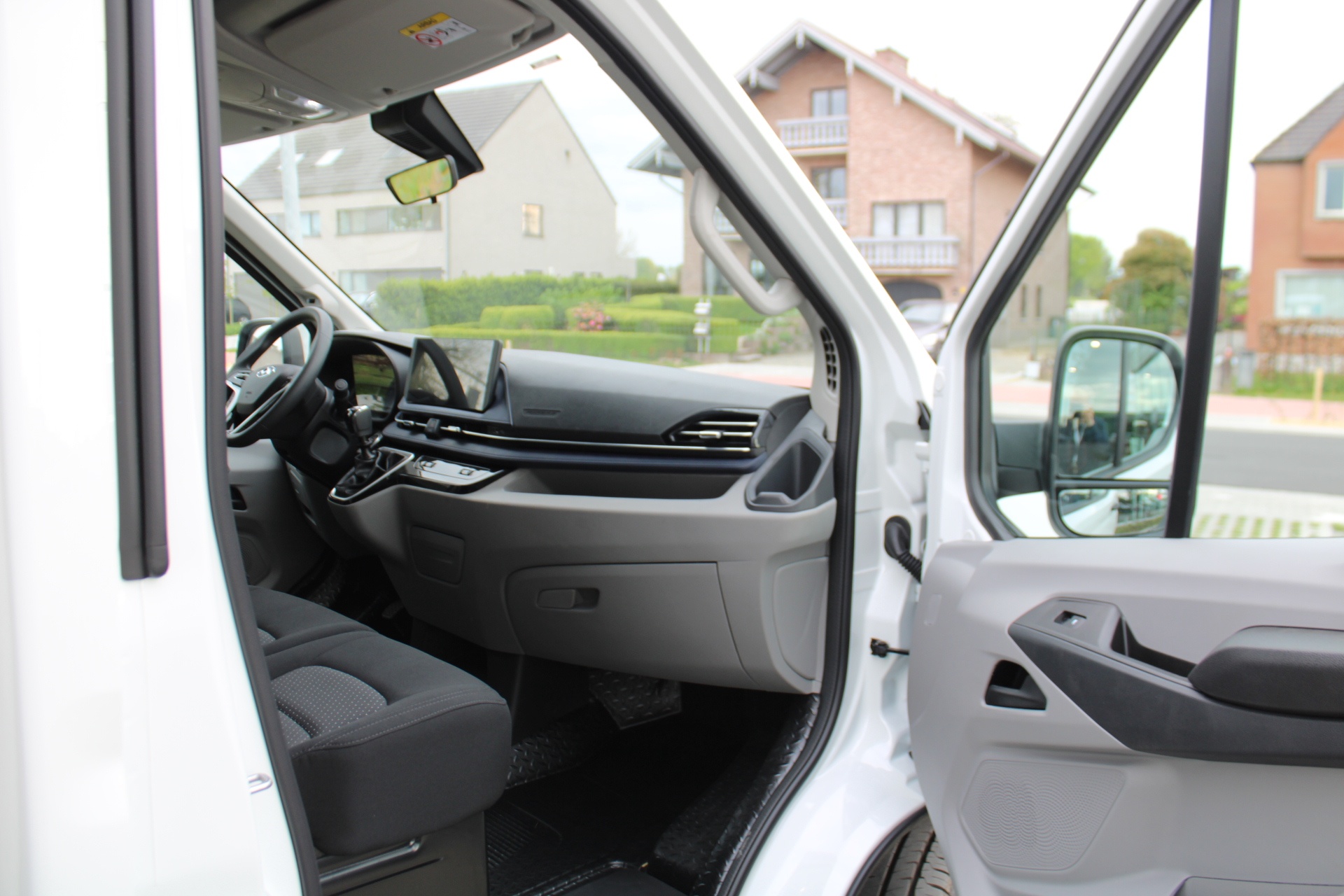 Maxus Deliver9 OPEN LAADBAK MET TOOLBOX L3H0 LUXURY RWD