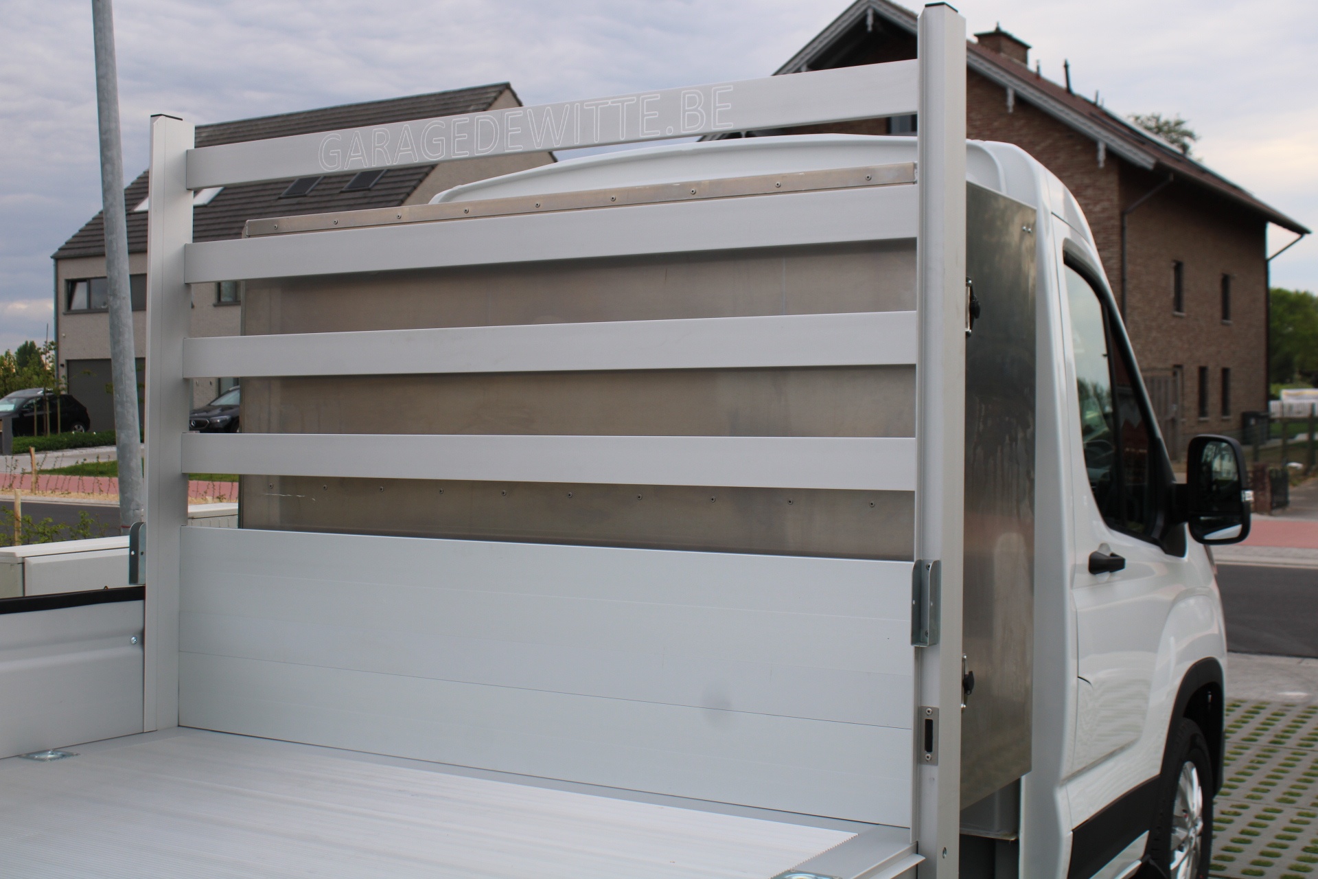 Maxus Deliver9 OPEN LAADBAK MET TOOLBOX L3H0 LUXURY RWD