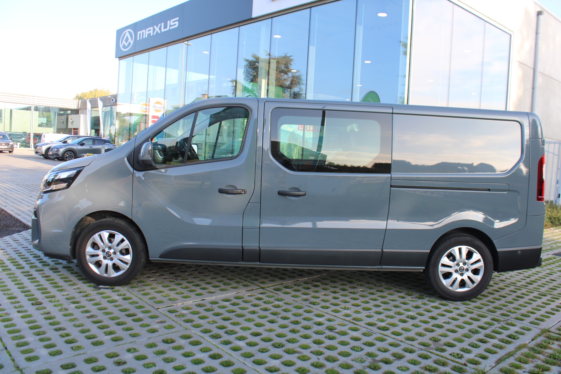 Nissan Primastar Tekna L2H1 3T 2.0 dCi