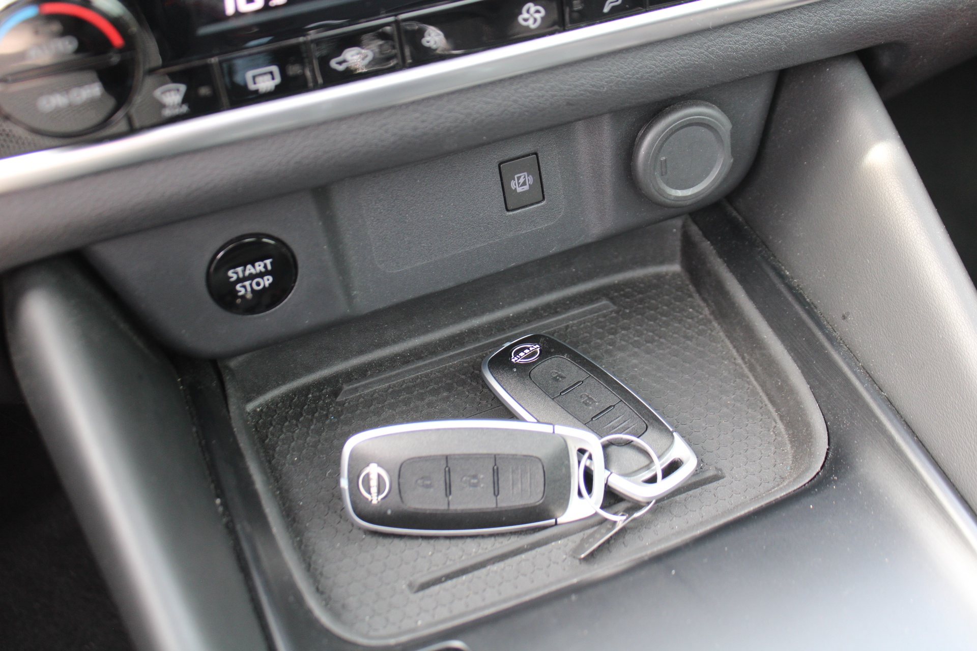 Nissan QASHQAI Kuro edition + TECH PACK e-POWER