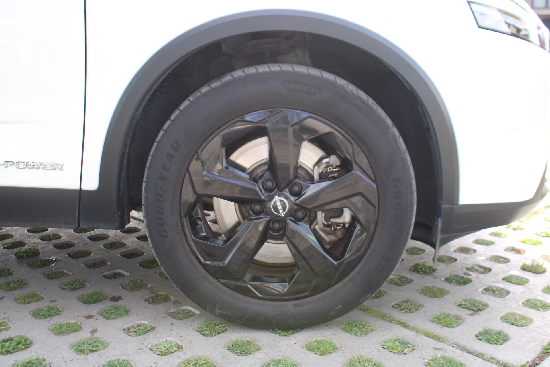 Nissan QASHQAI Kuro edition + TECH PACK e-POWER