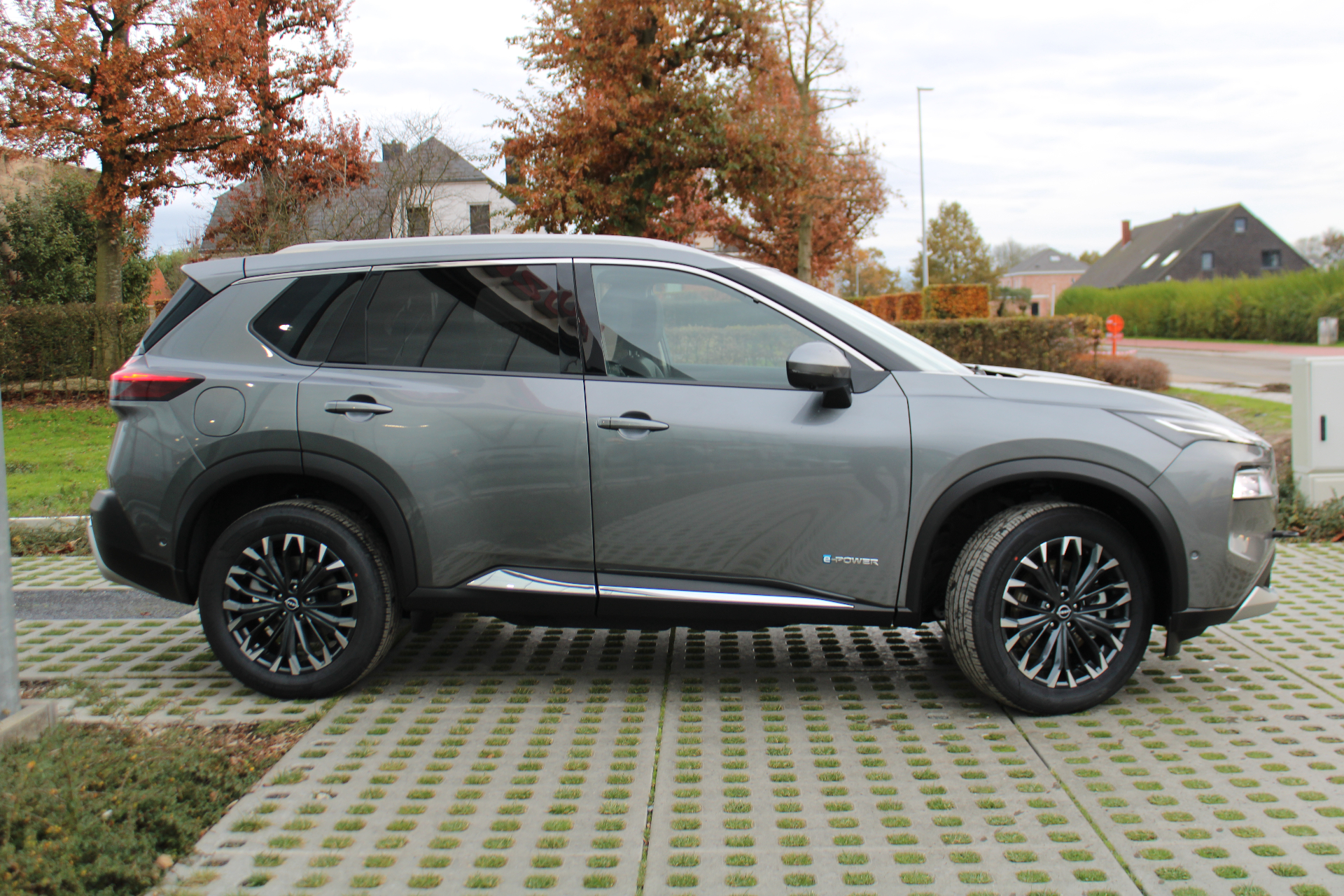 Nissan X-Trail e-Power Tekna + Glass Roof