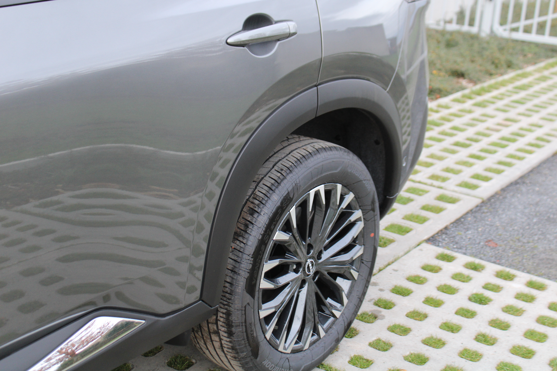 Nissan X-Trail e-Power Tekna + Glass Roof