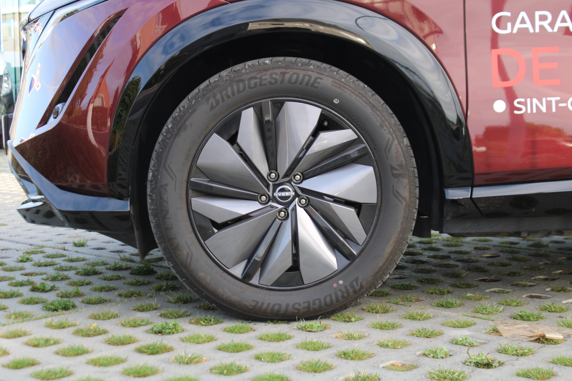 Nissan ARIYA ADVANCE 63kWh + Sunroof + 22kW Charger