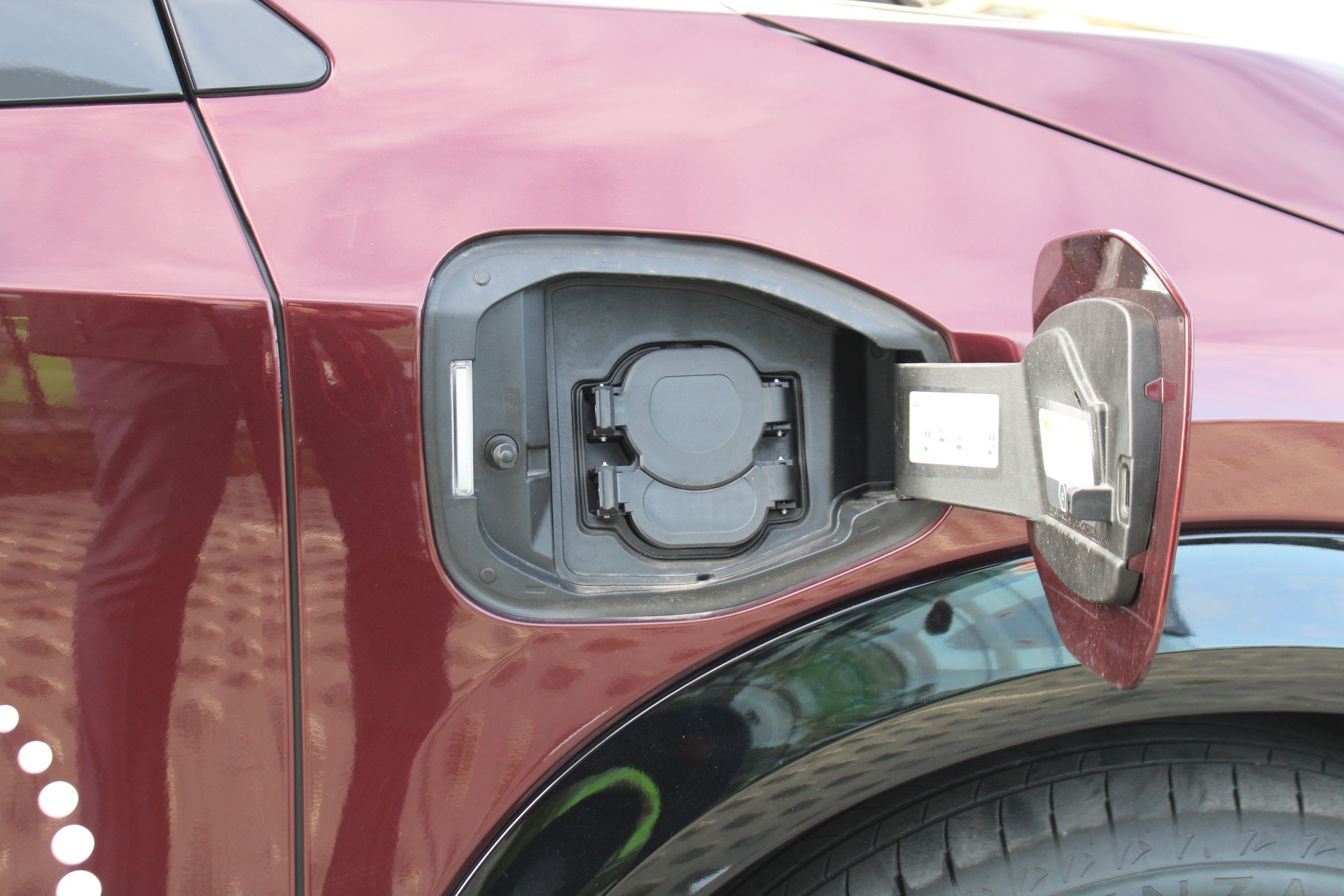 Nissan ARIYA ADVANCE 63kWh + Sunroof + 22kW Charger