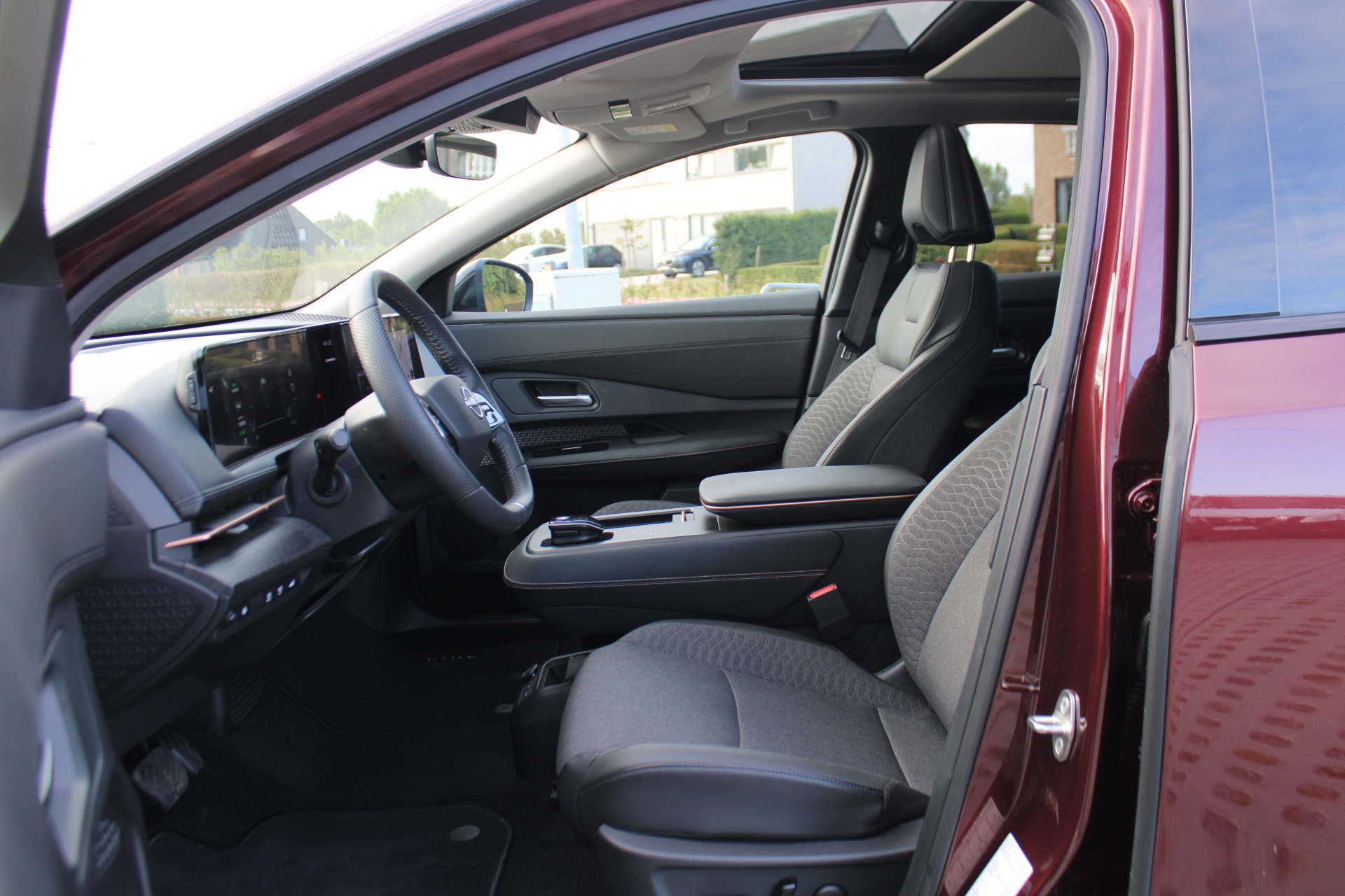 Nissan ARIYA ADVANCE 63kWh + Sunroof + 22kW Charger