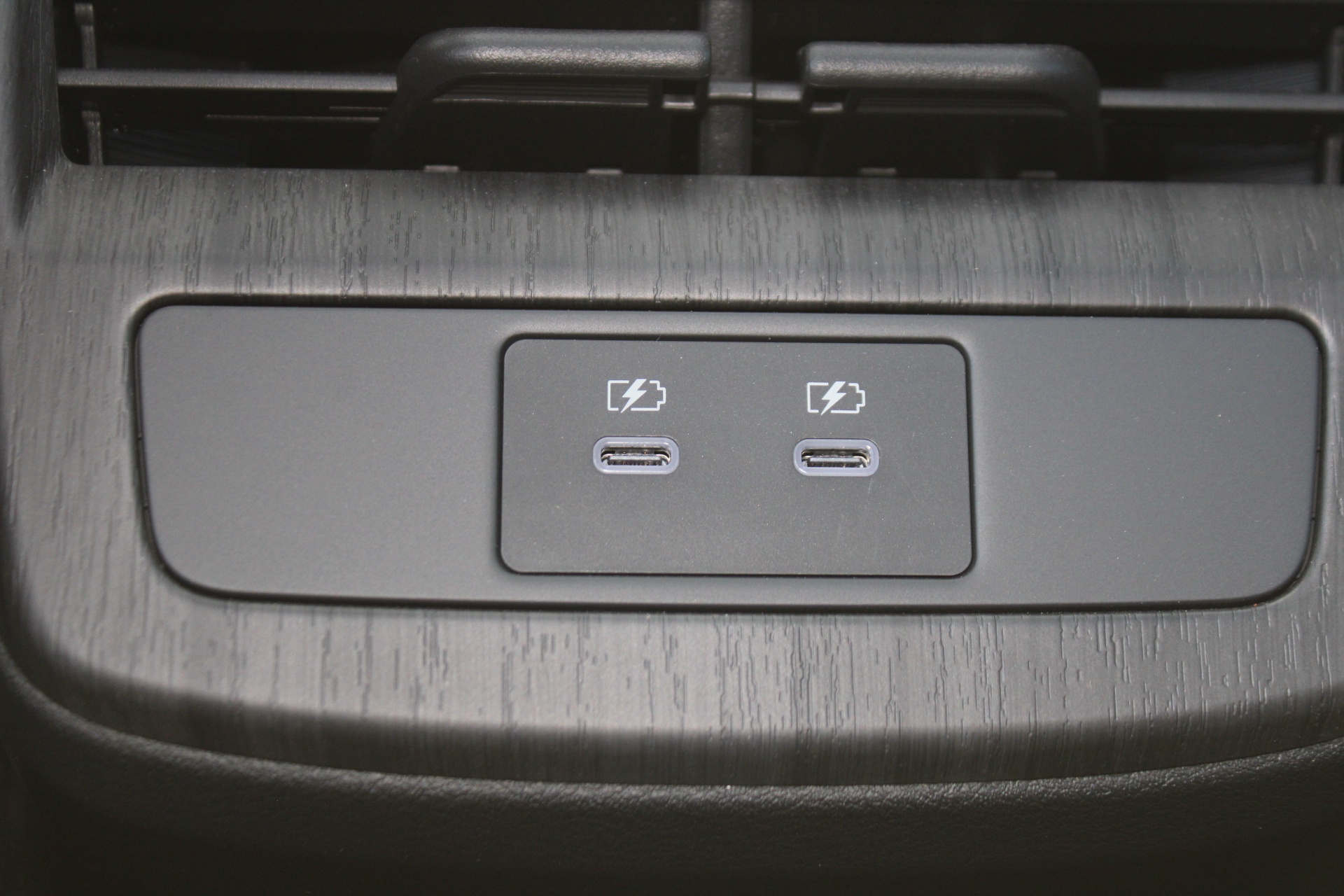 Nissan ARIYA ADVANCE 63kWh + Sunroof + 22kW Charger