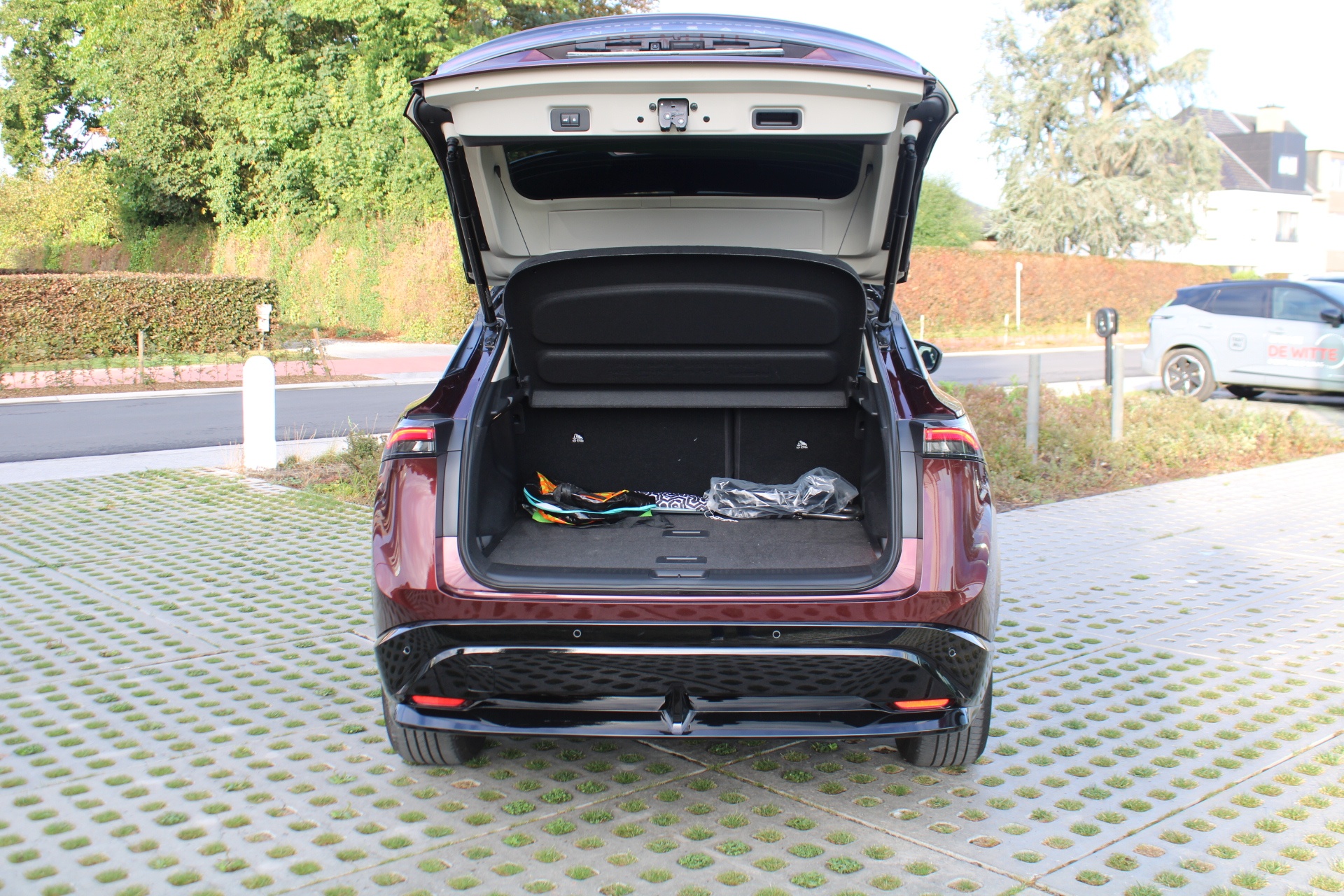 Nissan ARIYA ADVANCE 63kWh + Sunroof + 22kW Charger