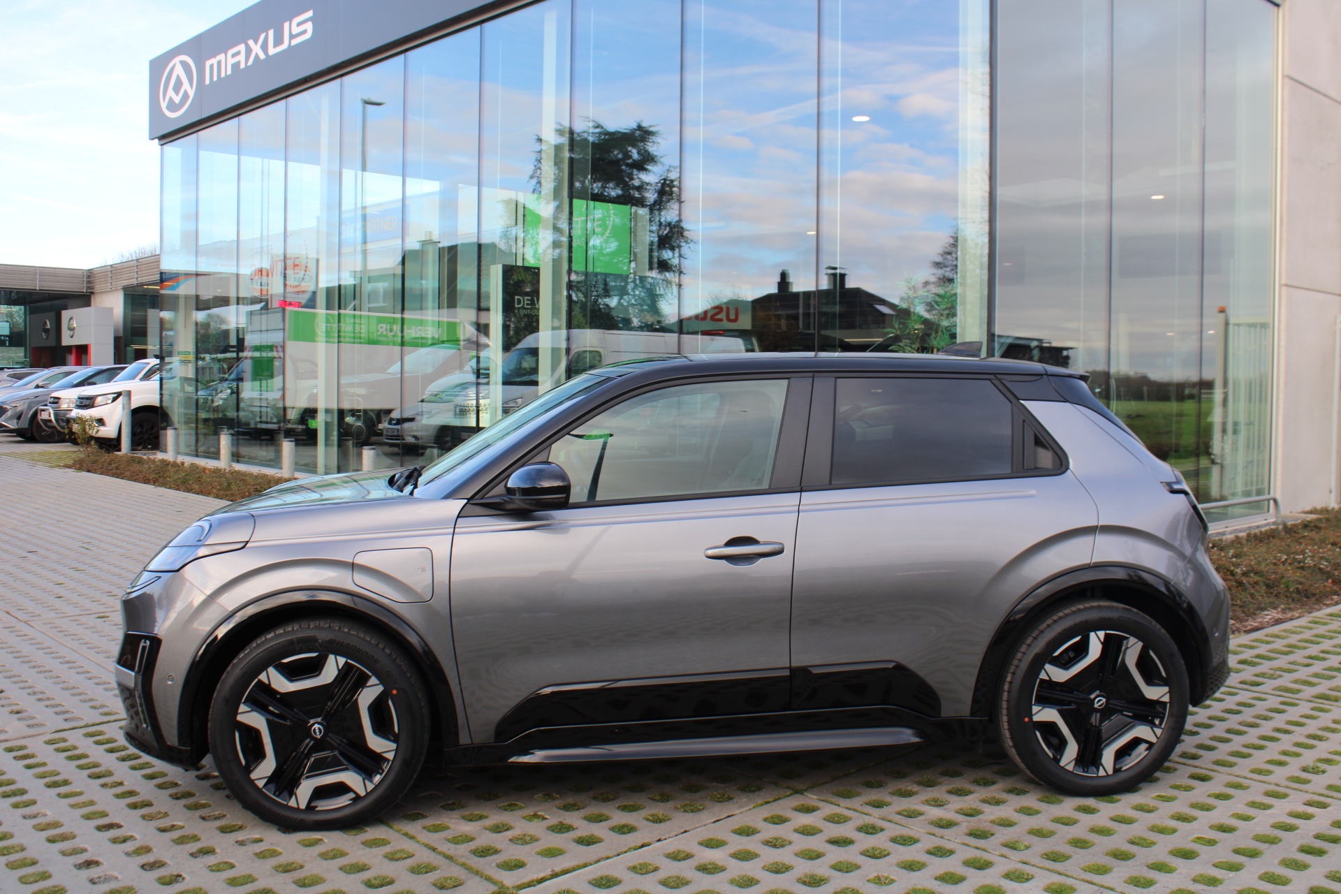 Nissan Micra 40kWh Advance + Cold Pack + Iconic Wheels + Bi Tone