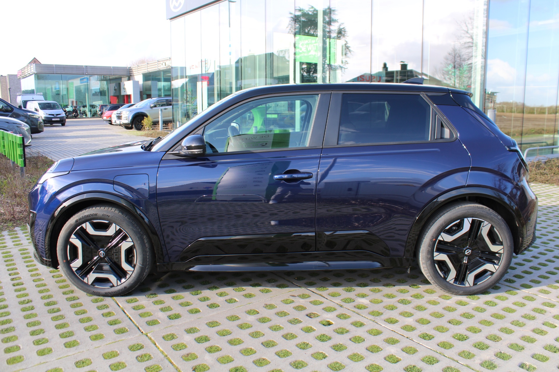 Nissan Micra 52kWh Advance + Cold Pack + Iconic Wheels + Bi Tone