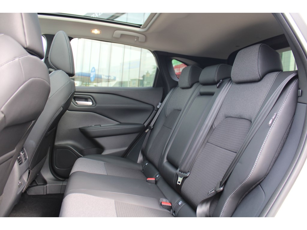 Nissan QASHQAI Mild-Hybrid 140pk M/T N-Connecta + Glass Roof + Cold Pack