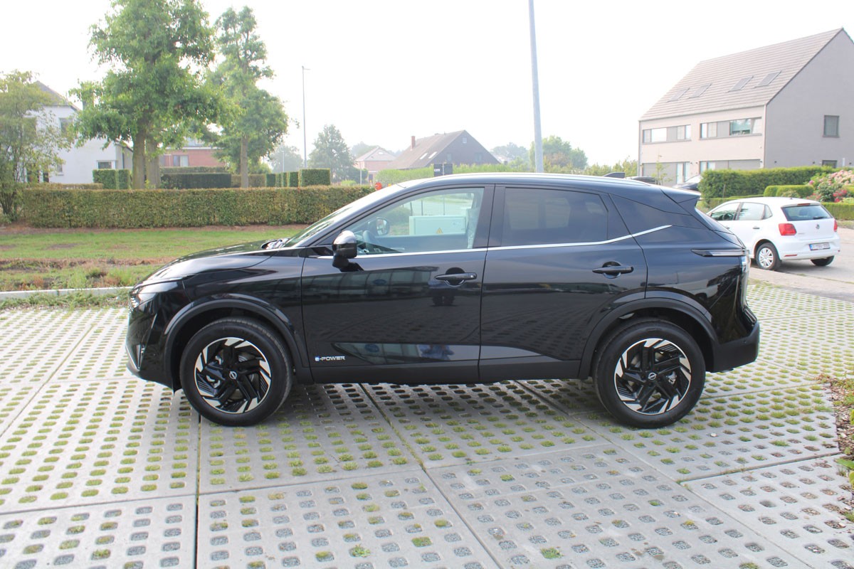 Nissan QASHQAI Mild-Hybrid 140pk M/T N-Connecta + Glass Roof + Cold Pack