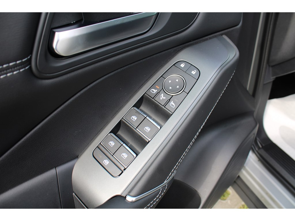 Nissan QASHQAI Mild-Hybrid 140pk M/T N-Connecta + Glass Roof + Cold Pack