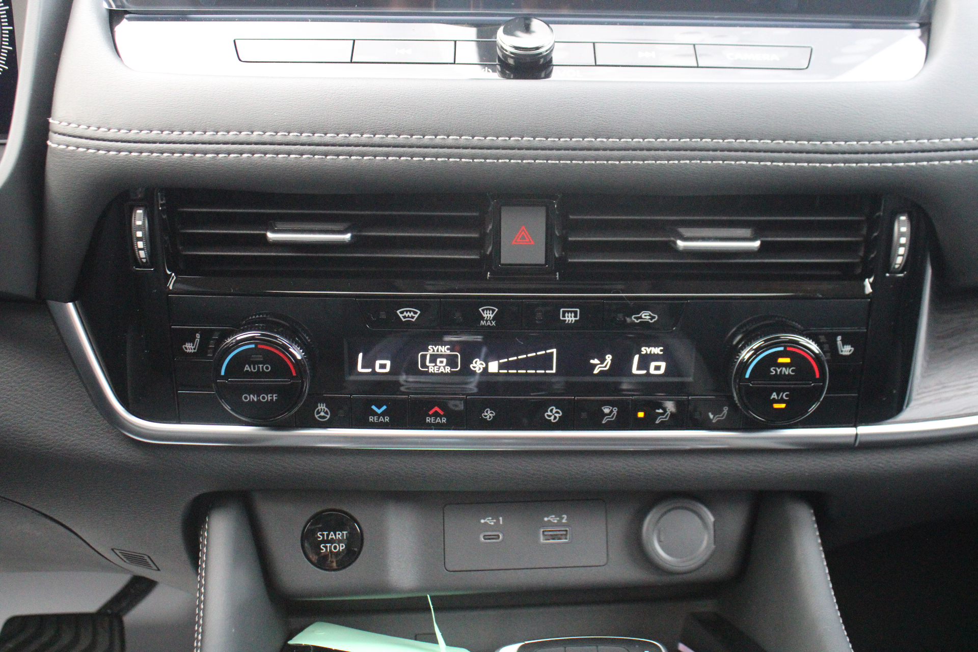 Nissan X-Trail Mild-Hybrid Tekna + Glass Roof + 7 Zitplaatsen