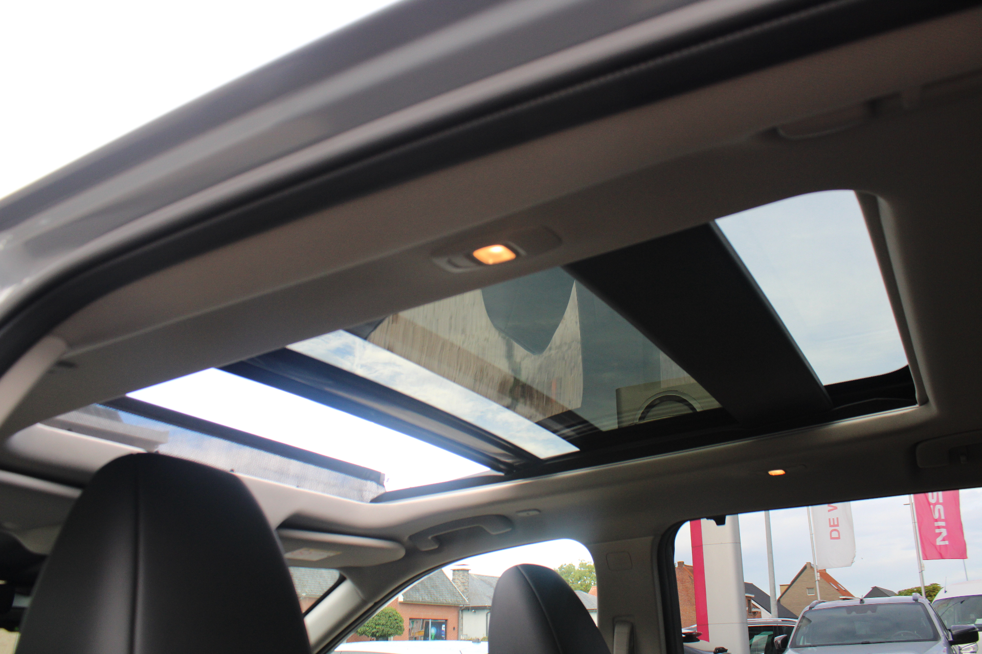Nissan X-Trail Mild-Hybrid Tekna + Glass Roof + 7 Zitplaatsen