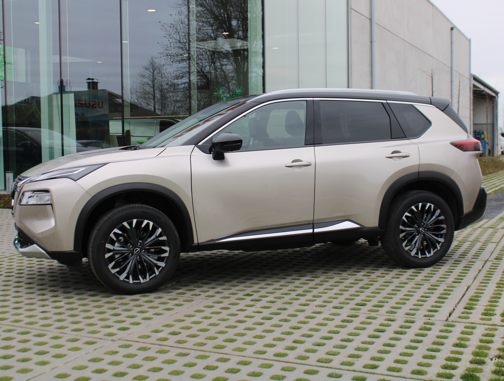 Nissan X-Trail Mild-Hybrid Tekna + Glass Roof + 7 Zitplaatsen