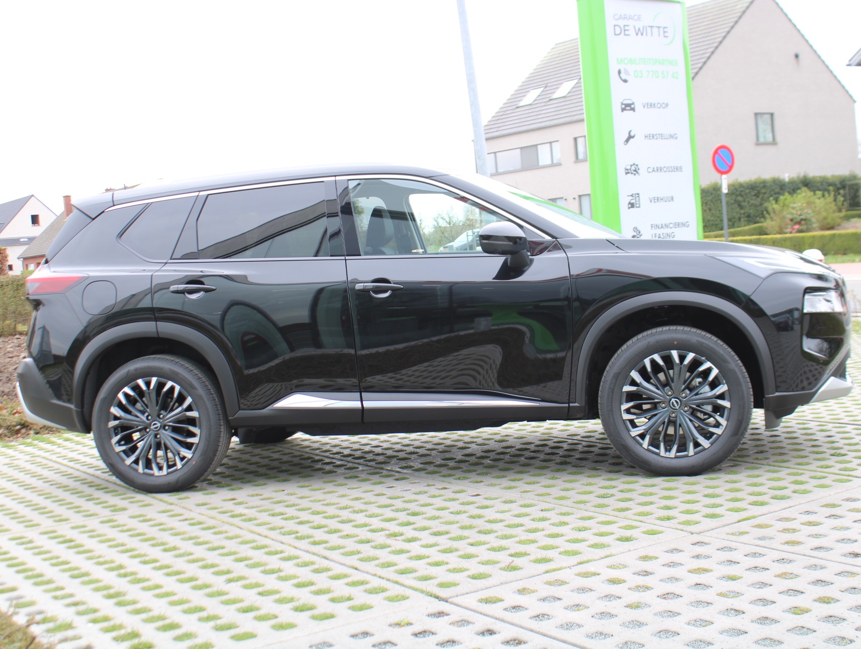Nissan X-Trail Mild-Hybrid Tekna 2WD + Glass Roof + 7 Zitplaatsen