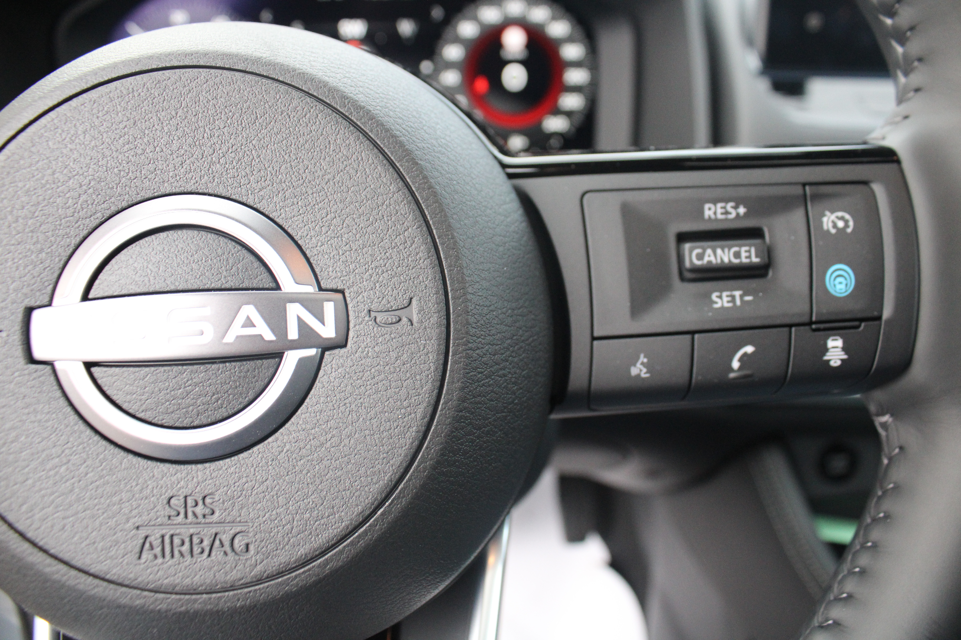 Nissan X-Trail Mild-Hybrid Tekna 2WD + Glass Roof + 7 Zitplaatsen