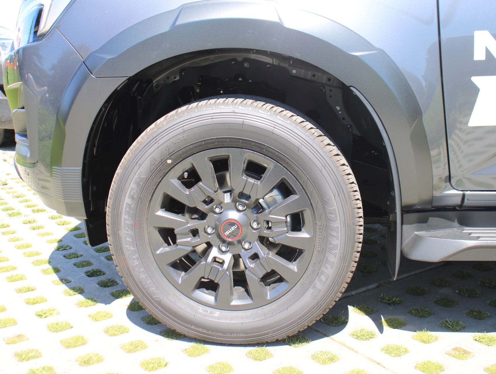 Isuzu D-Max 2.2d Double Cab LSE AT8 + Diff. Lock + 360° Camera