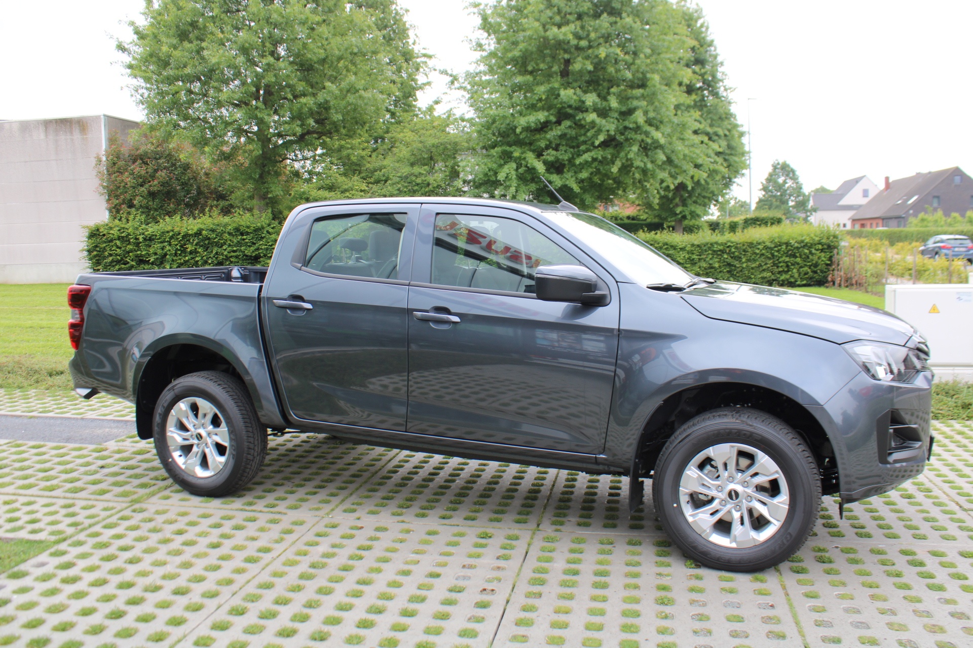 Isuzu D-Max 2.2d Double Cab LS AT8 + Diff. Lock