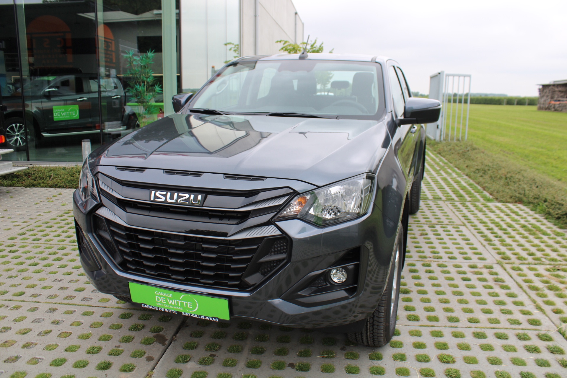 Isuzu D-Max 2.2d Double Cab LS AT8 + Diff. Lock