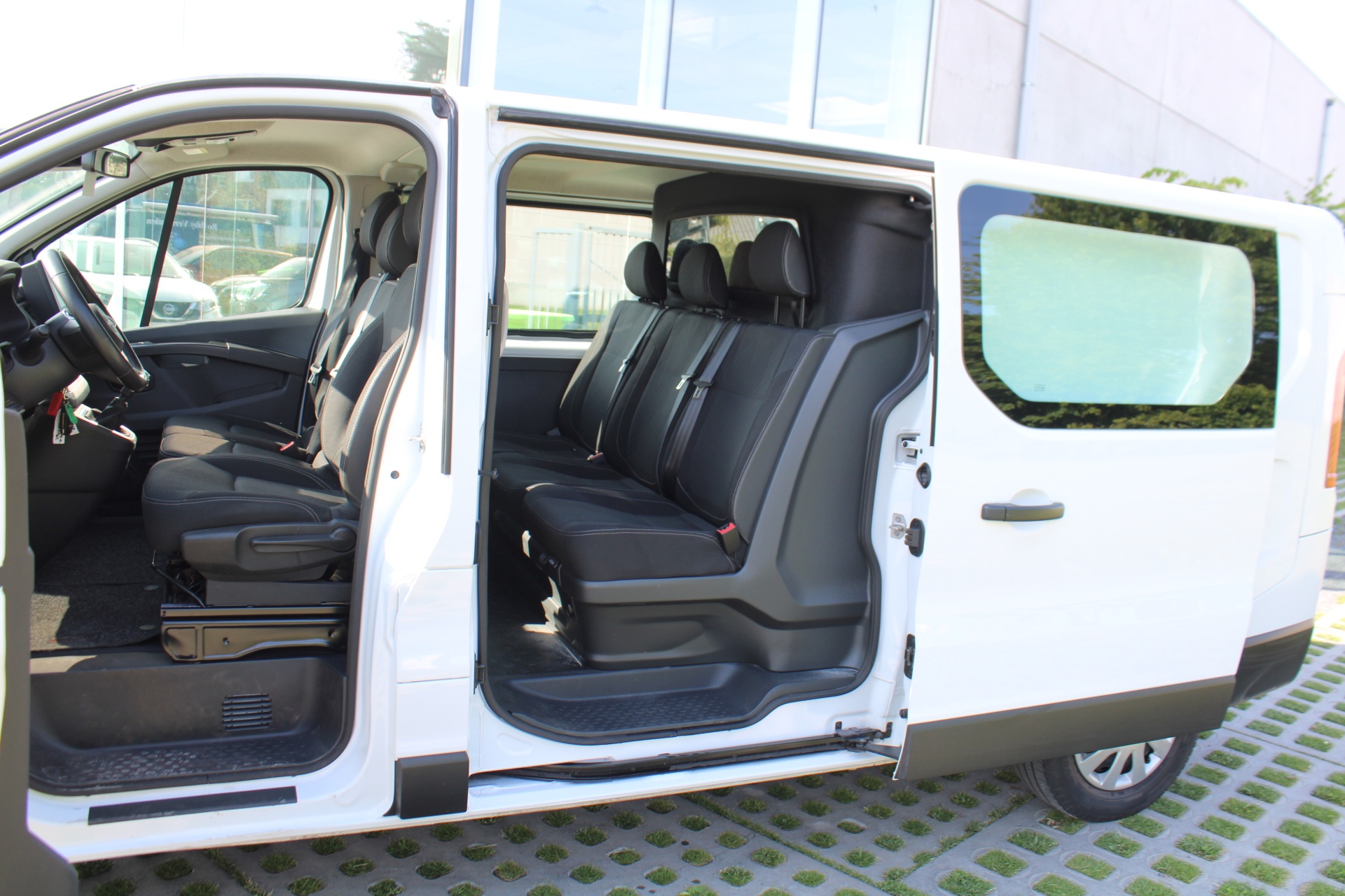 Nissan Primastar Crew Van N-Connecta 150pk MT + Cargo Pack