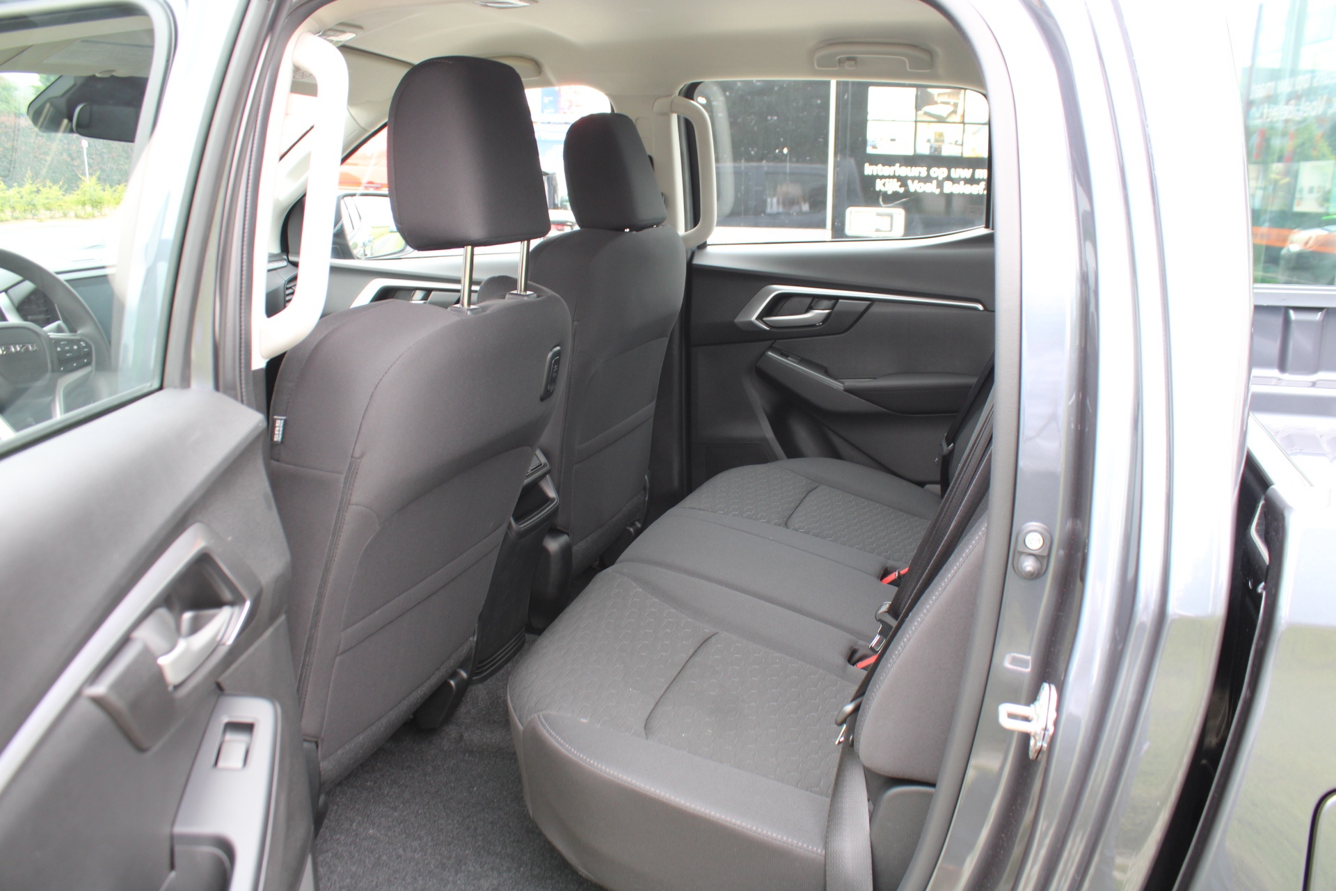 Isuzu D-Max 2.2d Double Cab LS AT8 + Diff. Lock + zwarte velgen