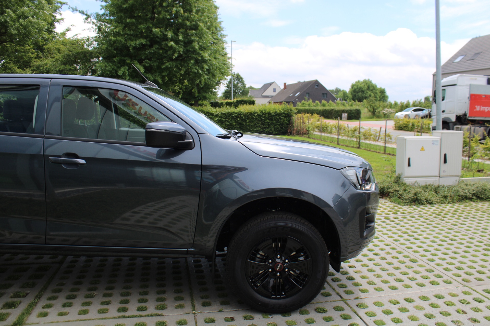 Isuzu D-Max 2.2d Double Cab LS AT8 + Diff. Lock + zwarte velgen
