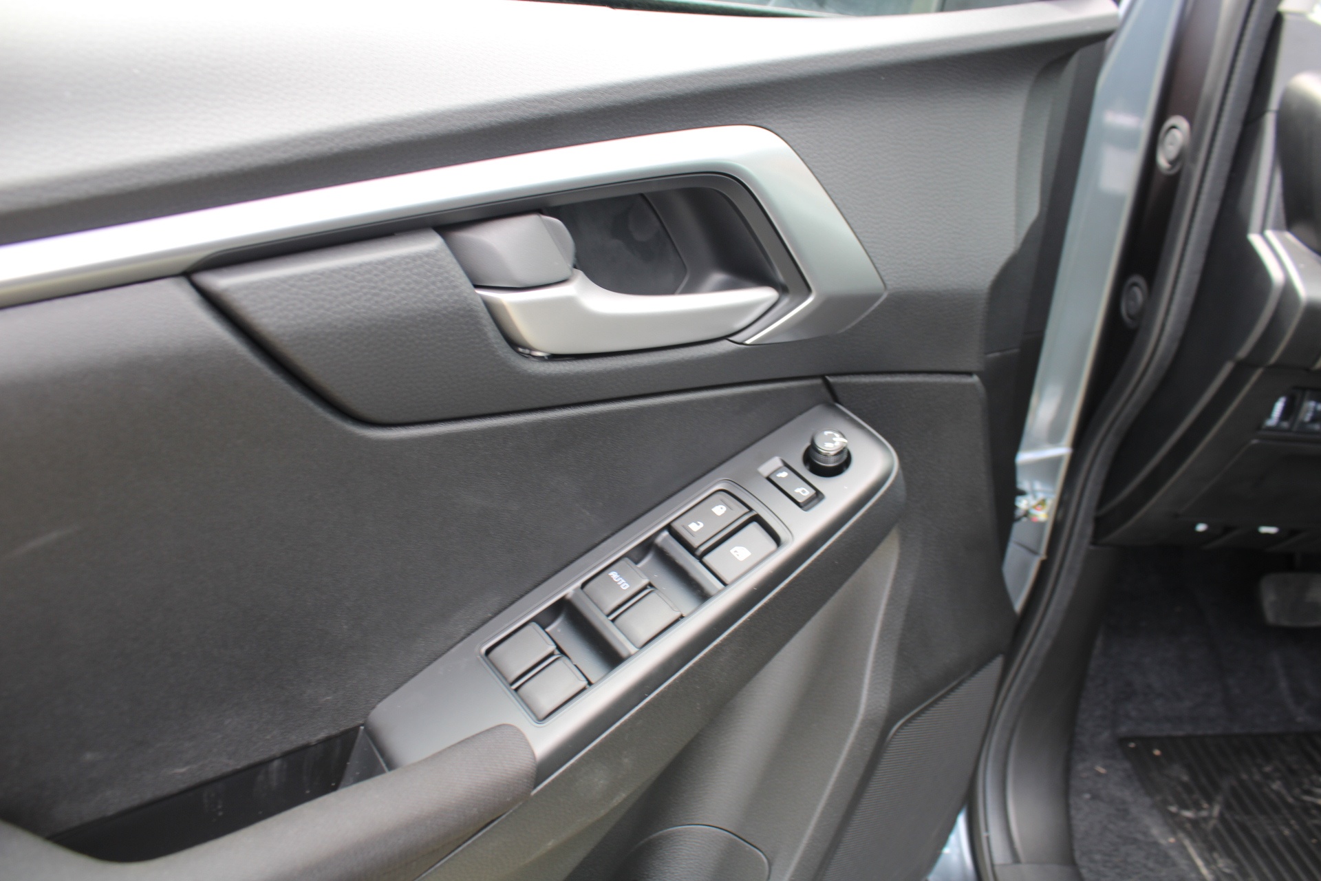 Isuzu D-Max 2.2d Double Cab LS AT8 + Diff. Lock + zwarte velgen