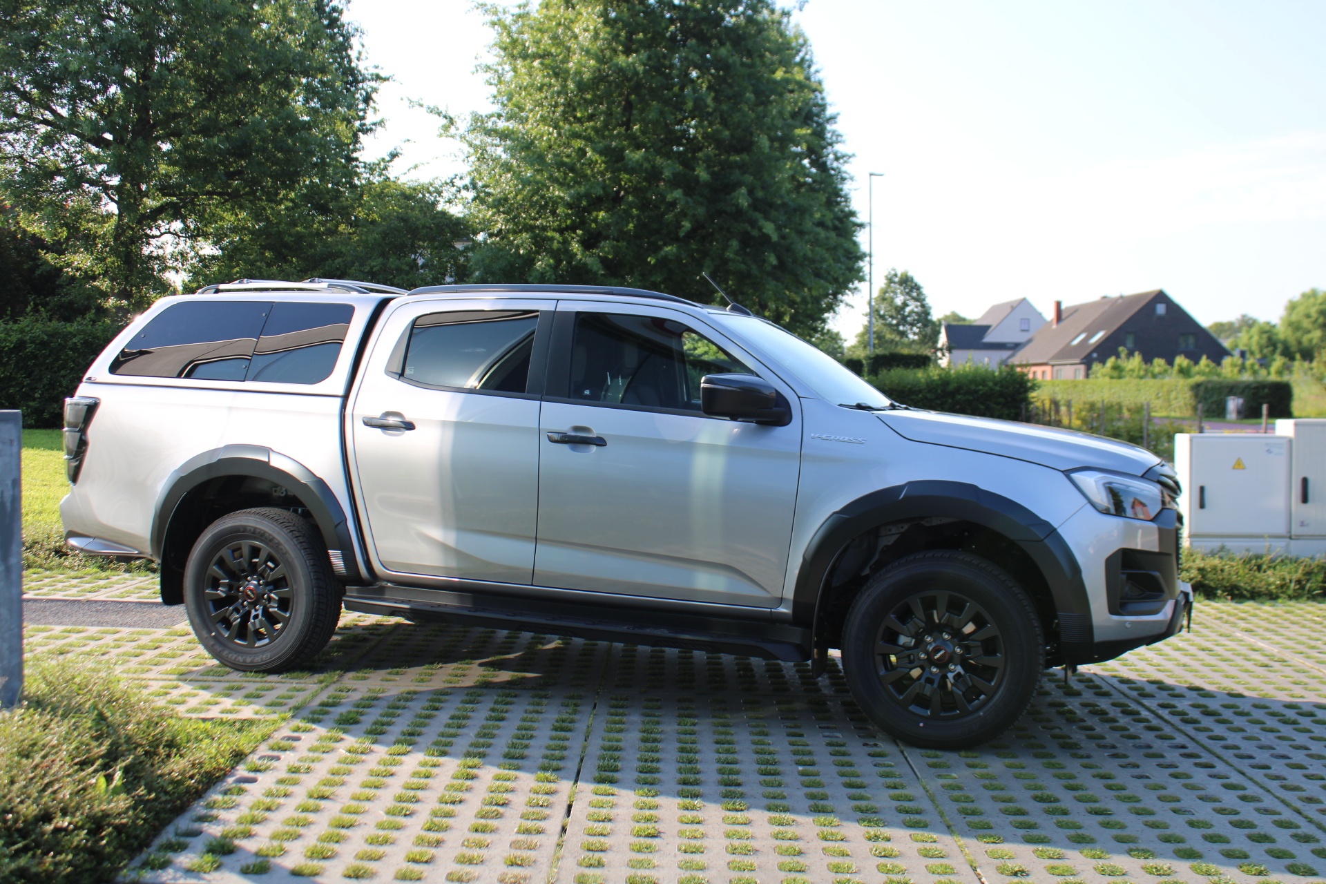 Isuzu D-Max 2.2d Double Cab LSE + DIFF LOCK + 360° CAMERA