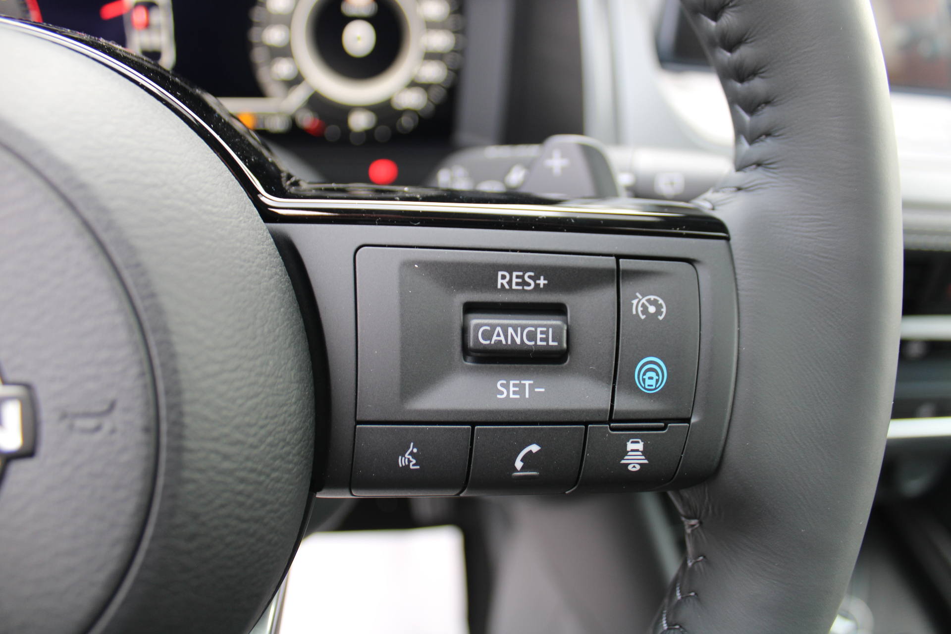 Nissan QASHQAI e-Power N-Connecta + Glass Roof + Cold Pack